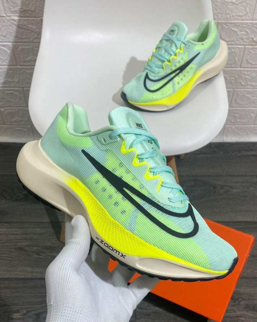 Sport shoes